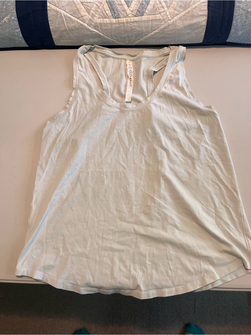 Lululemon tank size 10, off white